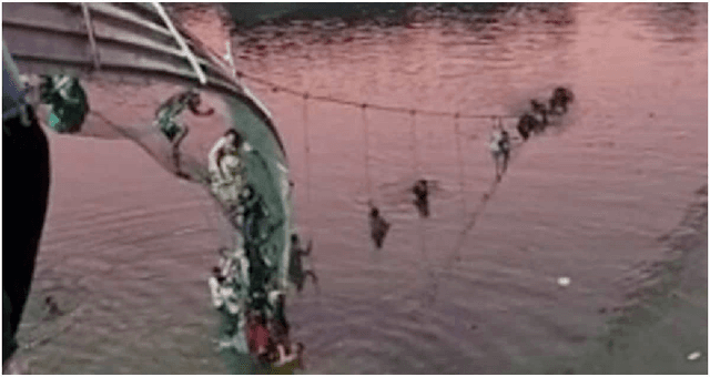 ভারতে ঝুলন্ত সেতু ভেঙে নদীতে, নিহত ৪০