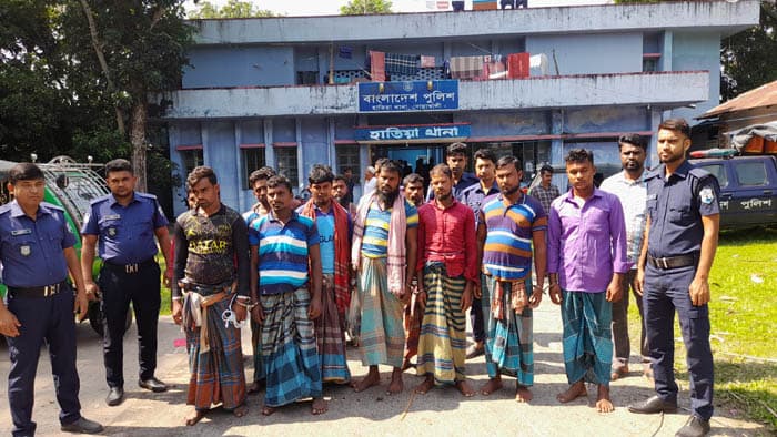 মেঘনা নদীতে ইলিশ ধরায় ১৪ জেলে গ্রেফতার