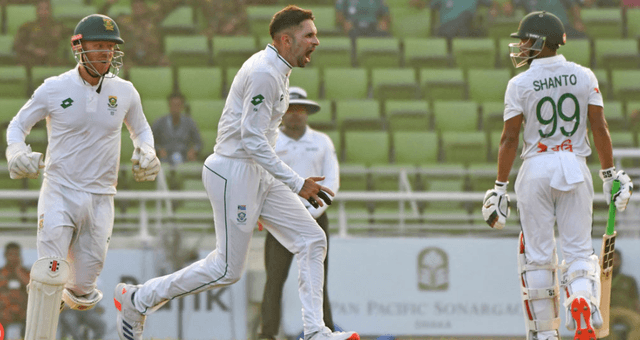 ৪ উইকেট হারিয়ে চরম অস্বস্তি নিয়ে দ্বিতীয় দিনের খেলা শেষ করলো বাংলাদেশ