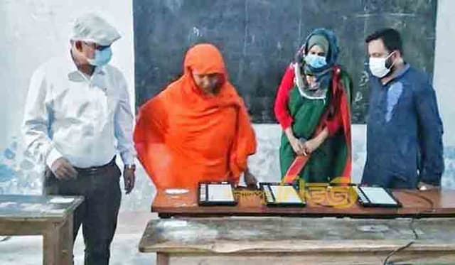 ঘোড়াঘাট পৌরসভায় ইভিএমে নির্বাচনের মহড়া