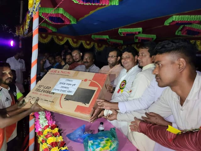 গোয়ালন্দে আতিয়ার মন্ডল স্মৃতি ফুটবল টুর্নামেন্টের ফাইনাল অনুষ্ঠিত