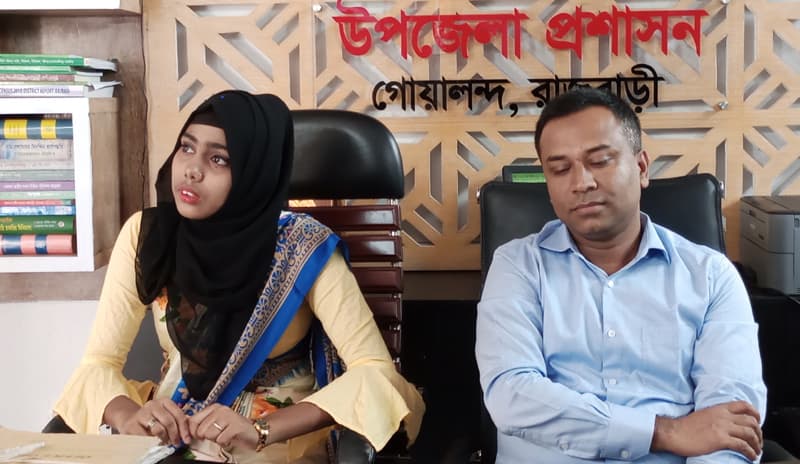 গোয়ালন্দে একঘন্টার ইউএনও স্কুলছাত্রী ফারজানা