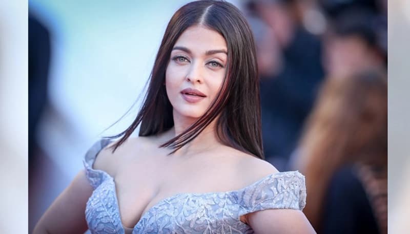 পঞ্চাশেও ভক্তদের হৃদয়ে দোলা দেন ঐশ্বরিয়া