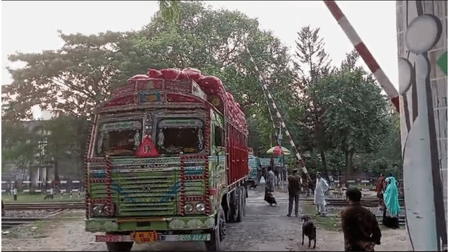 হিলি স্থলবন্দর দিয়ে আমদানি-রপ্তানি স্বাভাবিক