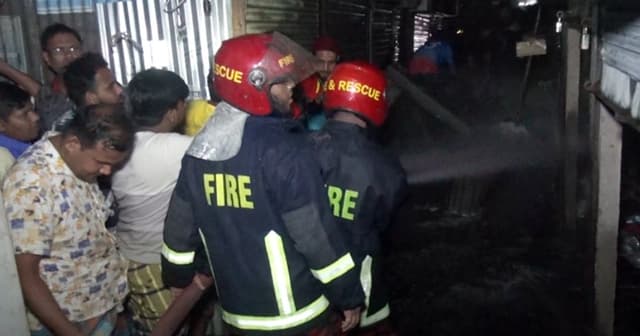 বাবুরহাট বাজারে আগুনে পুড়ে ৫ কোটি টাকার ক্ষতি