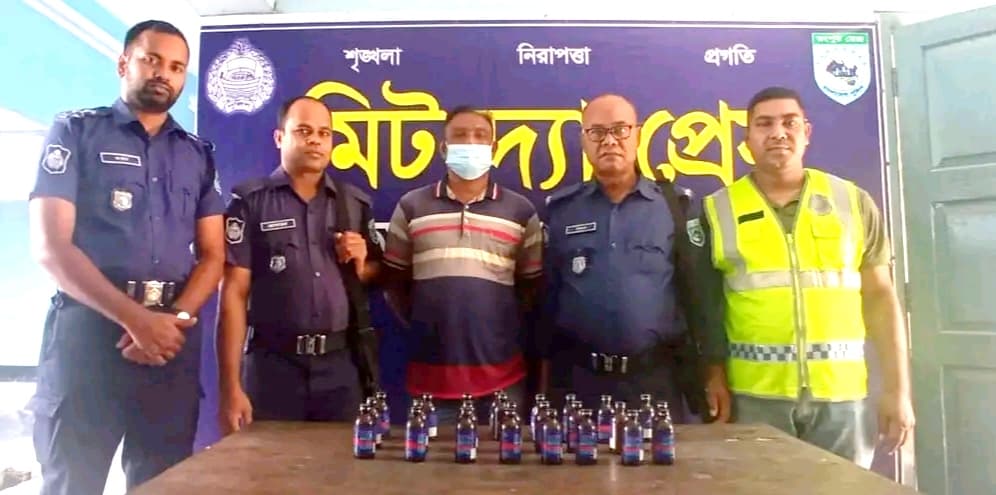 হিলিতে ফেন্সিডিলসহ স্বামী স্ত্রী পুলিশের হাতে আটক