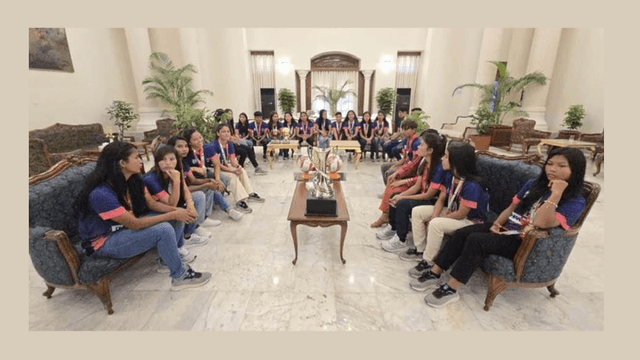 সাফজয়ী নারী ফুটবল দলের সংবর্ধনা: প্রধান উপদেষ্টা ইউনূসের সঙ্গে সাক্ষাৎ