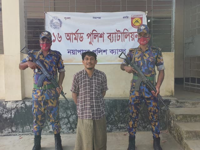 রোহিঙ্গা ক্যাম্পে ঘুমন্ত স্ত্রীকে জবাই করে খুন