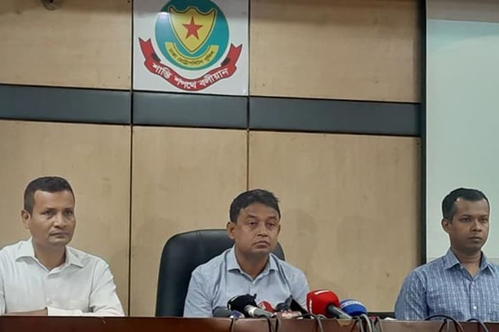 বিমানের এমডির কক্ষ থেকেই প্রশ্ন ফাঁস : ডিবি