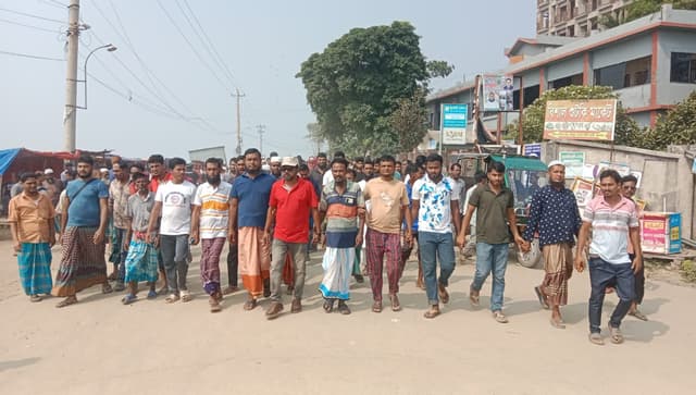 কুয়াকাটায় উচ্ছেদ অভিযান: ক্ষুদ্র ব্যবসায়ীদের প্রতিবাদ ও জেলা প্রশাসনের আল্টিমেটাম