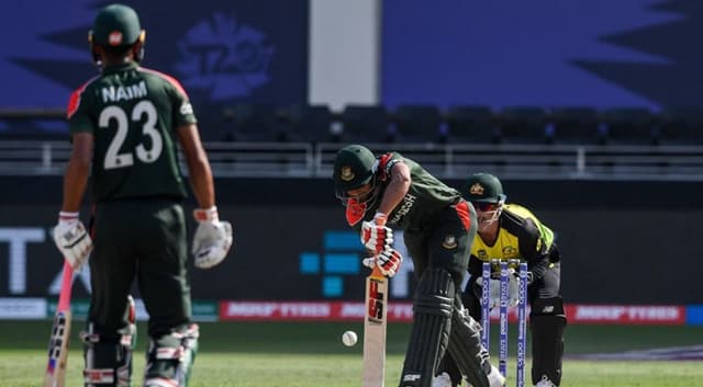 চরম ব্যাটিং বিপর্যয়ে বাংলাদেশ