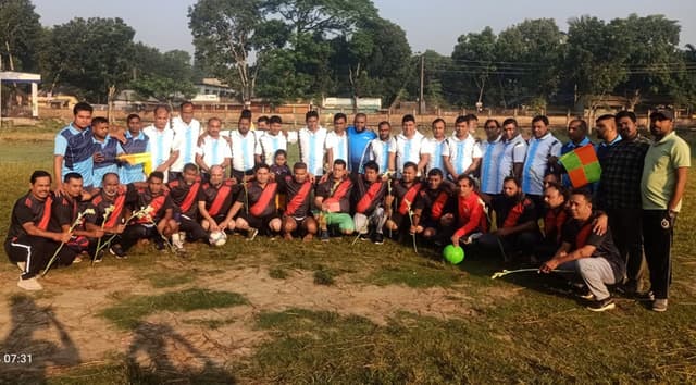গোয়ালন্দে ব্যাতিক্রমী প্রীতি ফুটবল ম্যাচ অনুষ্ঠিত