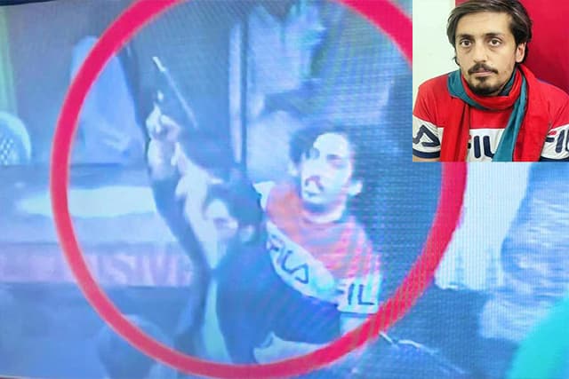 বীরের সংবর্ধনা পাচ্ছেন ইমরান খানকে বাঁচানো সেই যুবক