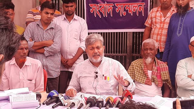 হত্যার চেষ্টা ও ঘরবাড়ি ভাঙচুরের প্রতিবাদে স্বতন্ত্র প্রার্থীর সংবাদ সম্মেলন