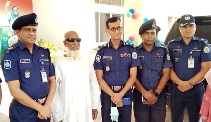 এসপি মারুফের মহাভবানুতায় চোখের আলো ফিরে পেলে বীর মুক্তিযোদ্ধা