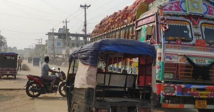 অবরোধের প্রথম দিন: হিলি স্থলবন্দরের আমদানি রফতানি স্বাভাবিক