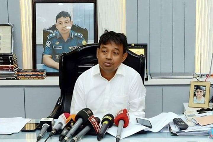যারা আগুন লাগাচ্ছে তাদের নাম পেয়েছি, আইনের আওতায় আনা হবে: ডিবি প্রধান