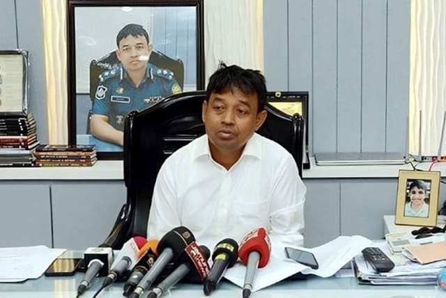 যারা আগুন লাগাচ্ছে তাদের নাম পেয়েছি, আইনের আওতায় আনা হবে: ডিবি প্রধান
