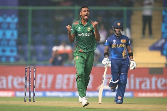 প্রথম ওভারেই শরীফুলের উইকেট শিকার