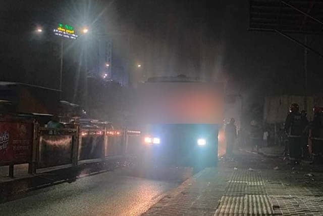 বিকেলে মিরপুর, রাতে খিলক্ষেতে বাসে আগুন