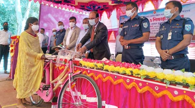 আপনাদের সন্তানদের স্কুলে পাঠান : বিভাগীয় কমিশনার