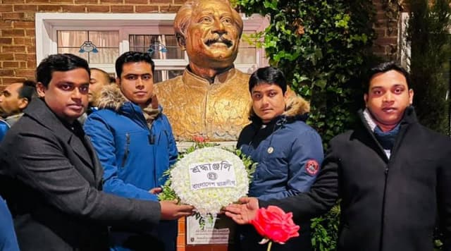 লন্ডনে বঙ্গবন্ধুর ভাস্কর্যে ছাত্রলীগের শ্রদ্ধা