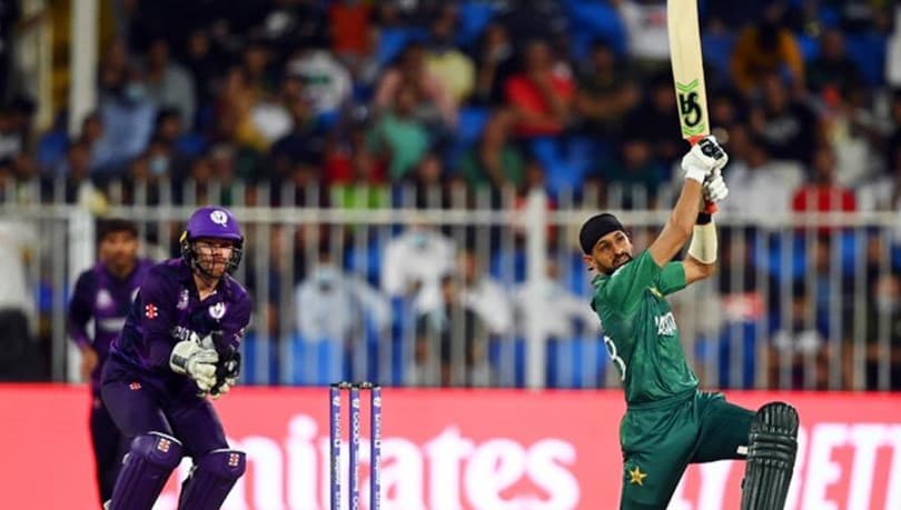 মালিকের ছক্কার সাইক্লোনে পাকিস্তানের বড় সংগ্রহ