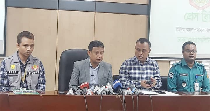 বিএনপির সমাবেশ থেকে বিচারপতি মানিকের ওপর হামলা: ডিবি