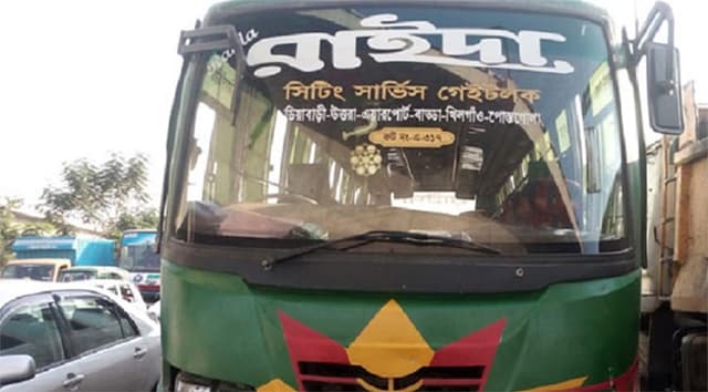 পোস্তগোলা ব্রিজে বাস-পিকআপ সংঘর্ষ, নিহত ২