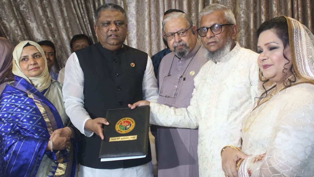 দায়িত্ব হস্তান্তর করে যা বললেন বিদায়ী মেয়র আরিফ