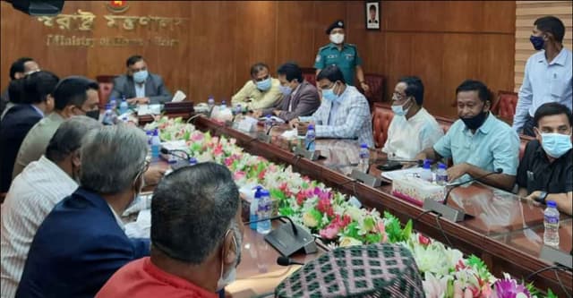 ট্রাক মালিক-শ্রমিকদের সঙ্গে বৈঠকে স্বরাষ্ট্রমন্ত্রী