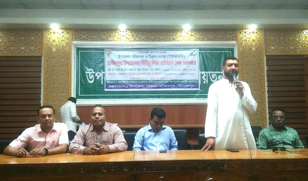 হিলিতে বিভিন্ন শিক্ষা প্রতিষ্ঠানে বেঞ্চ সরবরাহ