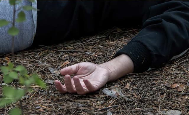 বাল্যবন্ধুর যৌনাঙ্গ কেটে নিলেন যুবক! বান্ধবীকে নিয়ে তর্কের জের