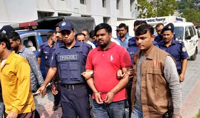 মঠবাড়িয়ায় পিস্তল-গুলিসহ ছাত্রলীগ ও যুবলীগের ১১ নেতাকর্মী গ্রেপ্তার