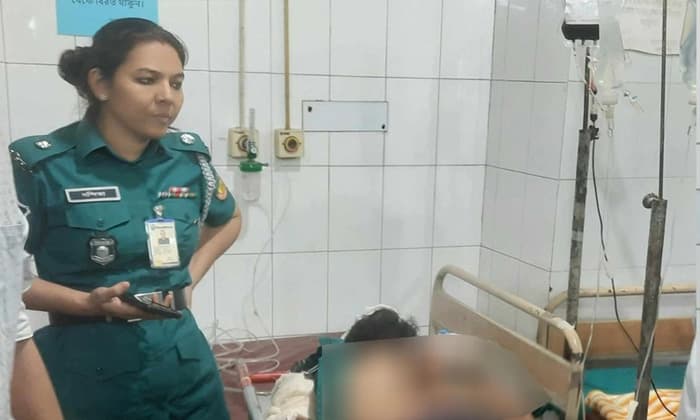 টিয়ার শেল নিক্ষেপ করতে গিয়ে ৩ পুলিশ সদস্য আহত