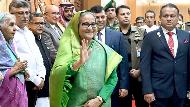 সৌদি থেকে দেশে ফিরলেন প্রধানমন্ত্রী