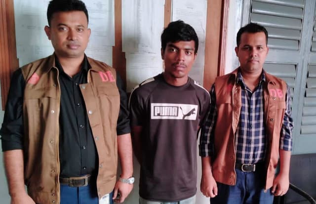 পুলিশকে বোকা বানিয়ে টাকা হাতাতো ভুয়া জজ!