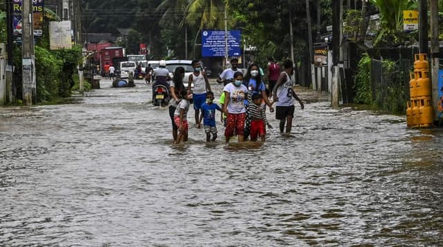 শ্রীলঙ্কায় ভারি বৃষ্টিতে ১৬ জনের মৃত্যু