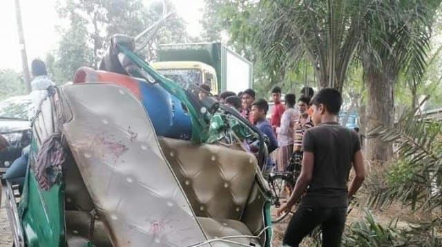 ট্রাক-অটোরিকশার মুখোমুখি সংঘর্ষ, নিহত ২