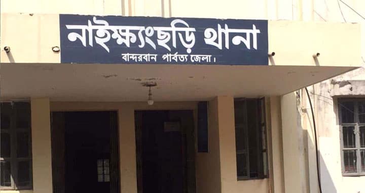 রুমে বান্ধবীর সঙ্গে দেখে ফেলায় দপ্তরিকে খুন