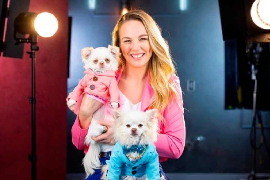 পোষা কুকুরের পছন্দের পুরুষের সঙ্গে ডেট করেন তরুণী!