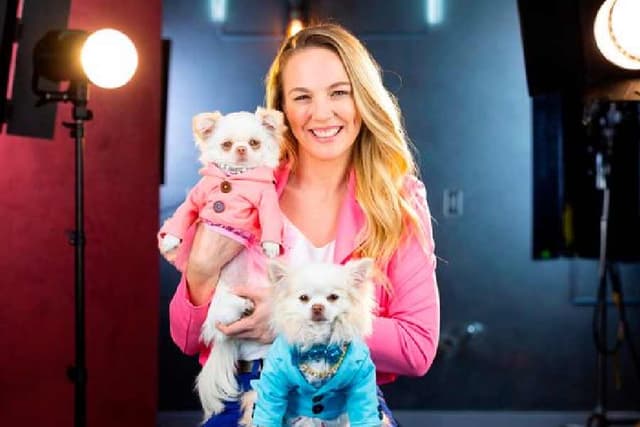 পোষা কুকুরের পছন্দের পুরুষের সঙ্গে ডেট করেন তরুণী!