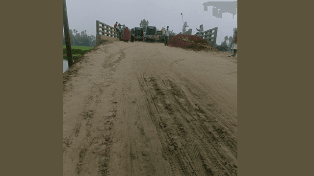 উল্লাপাড়া-তাড়াশ সড়কের বেহাল অবস্থা, দুর্ঘটনায় আতঙ্কিত স্থানীয়রা