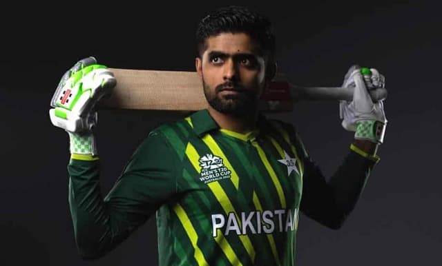 বিশ্বকাপ জিতলে বাবর হবেন প্রধানমন্ত্রী'!