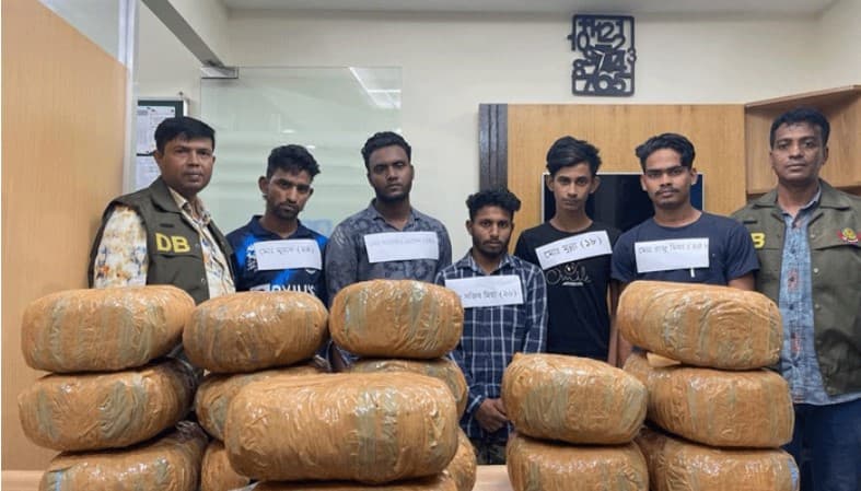 অ্যাম্বুলেন্সে ৩২ কেজি গাঁজাসহ পাঁচজন গ্রেফতার