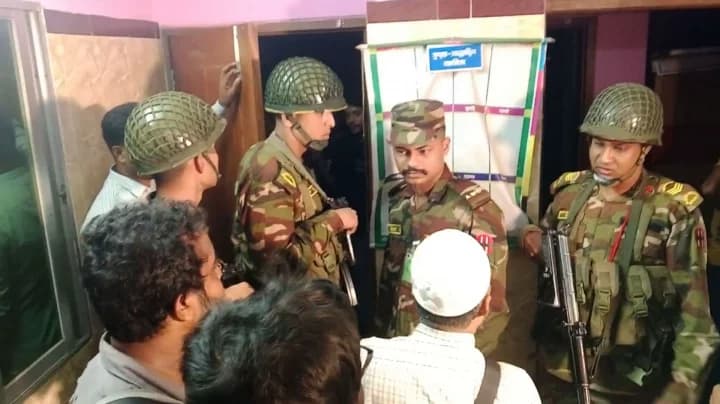 নিজের ছেলে মা কে মেরে ডিপ ফ্রিজে লুকিয়ে রাখেন