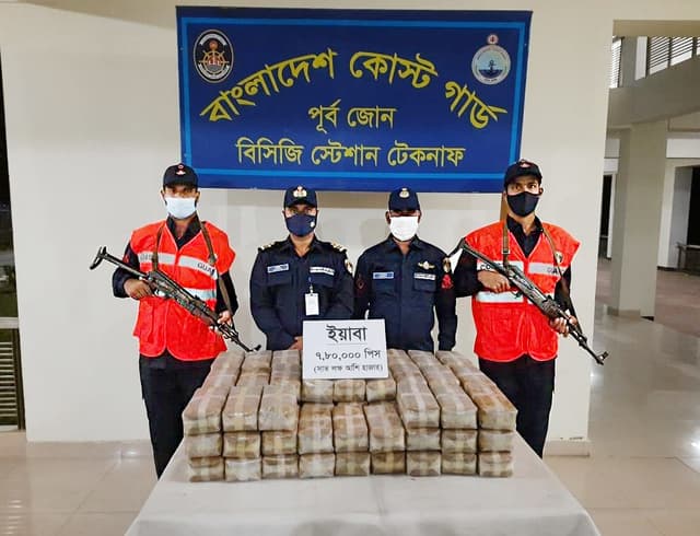 সেন্টমার্টিনে ভাসমান ৭ লাখ ৮০ হাজার ইয়াবা জব্দ