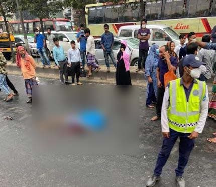 বাসের বেপরোয়া গতিতে প্রাণ গেল বৃদ্ধর