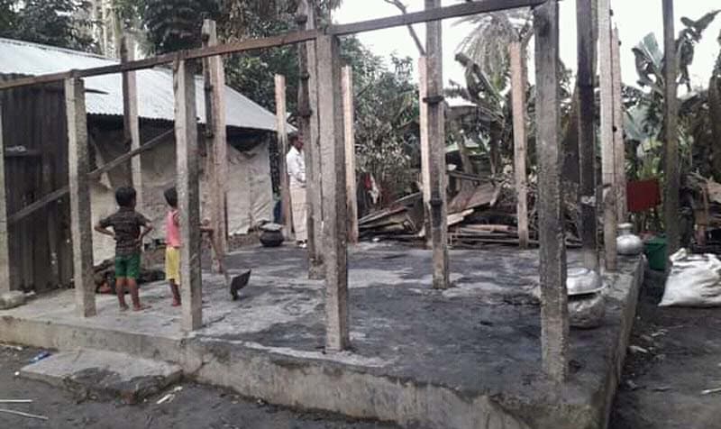 হিজলায় আগুনে পুড়ে বসতঘর ভস্মীভূত