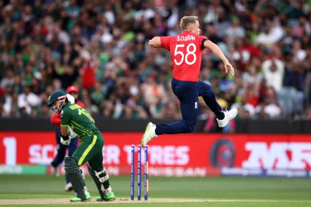 রিজওয়ানের পর হারিসকেও হারিয়ে চাপে পাকিস্তান